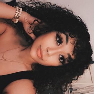 Meet your Posher, Amira